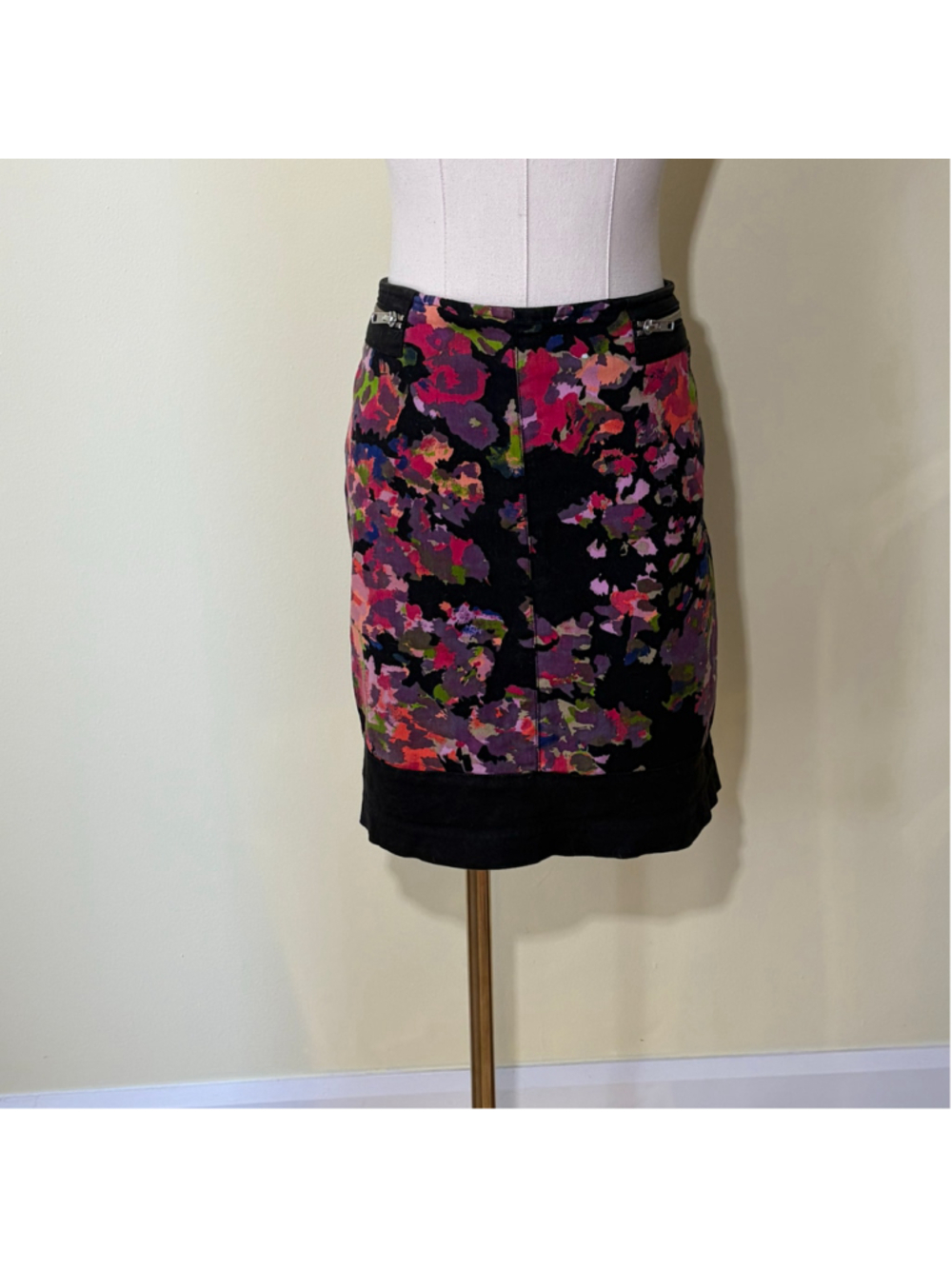 Women's W118 by Walter Baker Cotton abstract Mini Skirt, Black and Pink SZ L